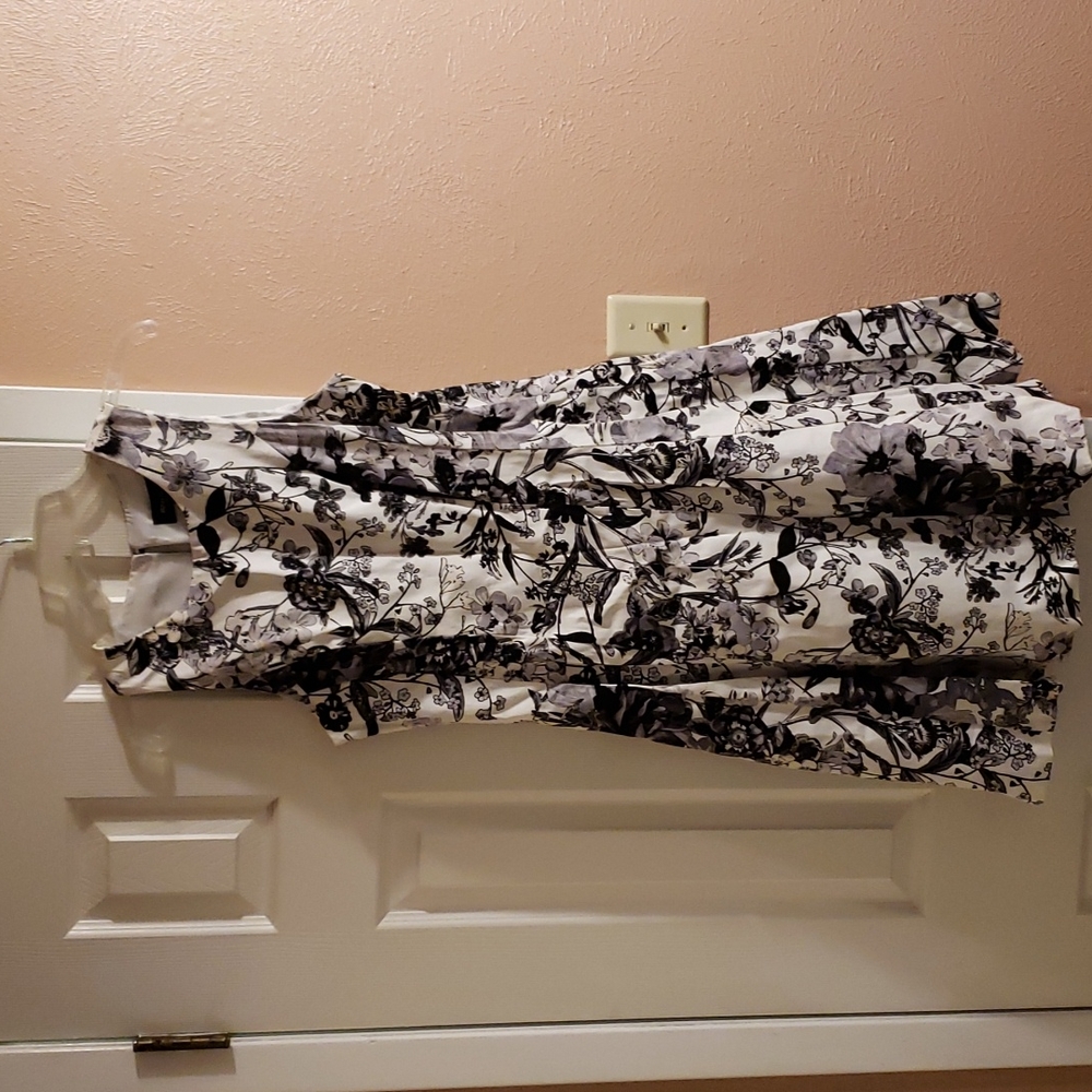 Black & White Floral Hoco dress!
